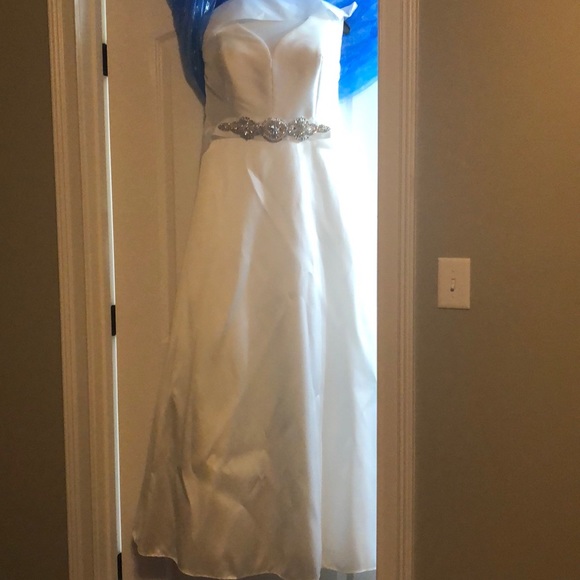 White dress - Picture 8 of 8